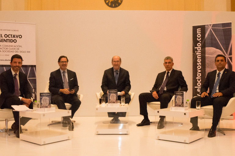 José Antonio LLorente , presentó su nuevo libro , El Octavo Sentido