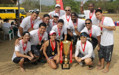 EQUIPO DRAKEN GANADOR DE LA COPA ETNIA CHINA DURANTE LA II CARRERA DE BOTES DE DRAGÓN