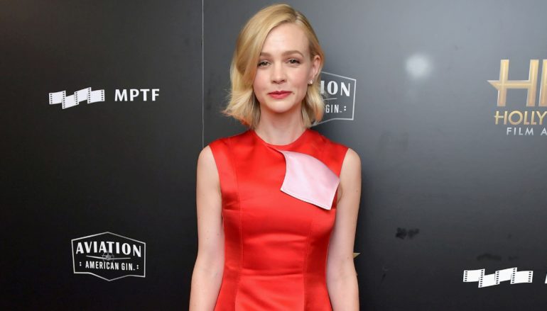 CALVIN KLEIN VISTÍO LAS ACTRICES CAREY MULLIGAN Y DAKOTA JOHNSON PARA LOS PREMIOS HOLLYWOOD