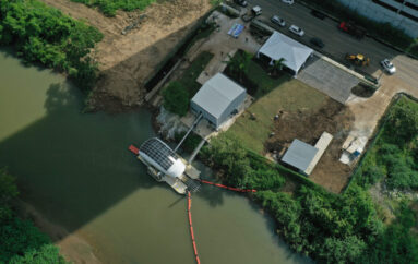 Wanda Díaz arranca a recoger basura flotante en  el Río Juan Díaz￼