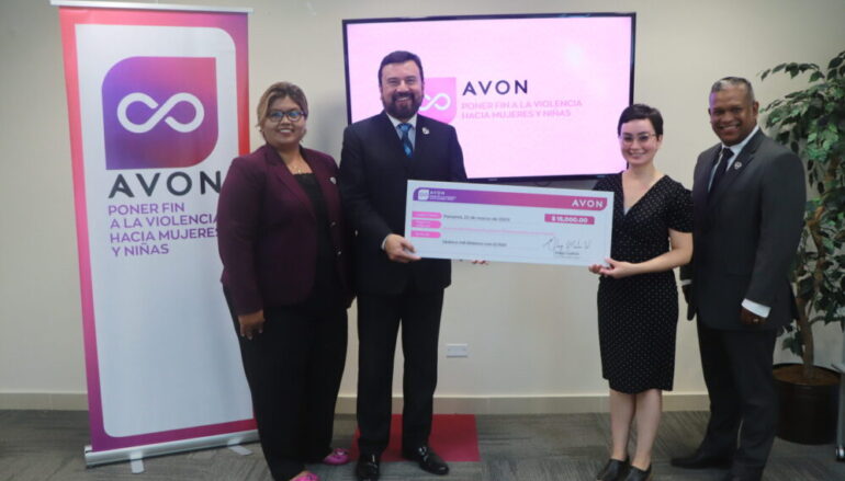 Avon sigue la marcha para poner fin a la violencia de género: organizaciones reciben donativos para apoyar esta causa