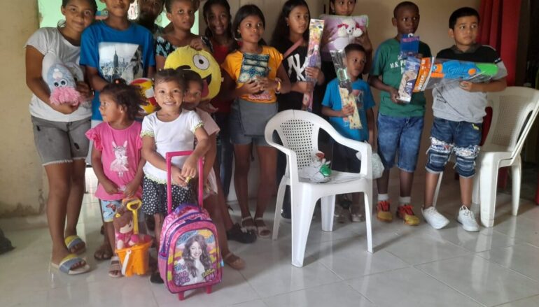 ENTREGA DE RAGALOS A LOS NIÑOS DE LA GARTERITA