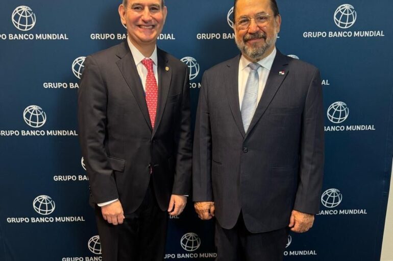 Javier Carrizo Esquivel  representa a Panamá en Reuniones del GBM y FMI